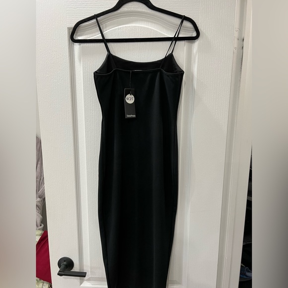 Boohoo- Black Dress - Picture 2 of 3